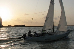 Am Abend vor dem Leuchtturm Marken